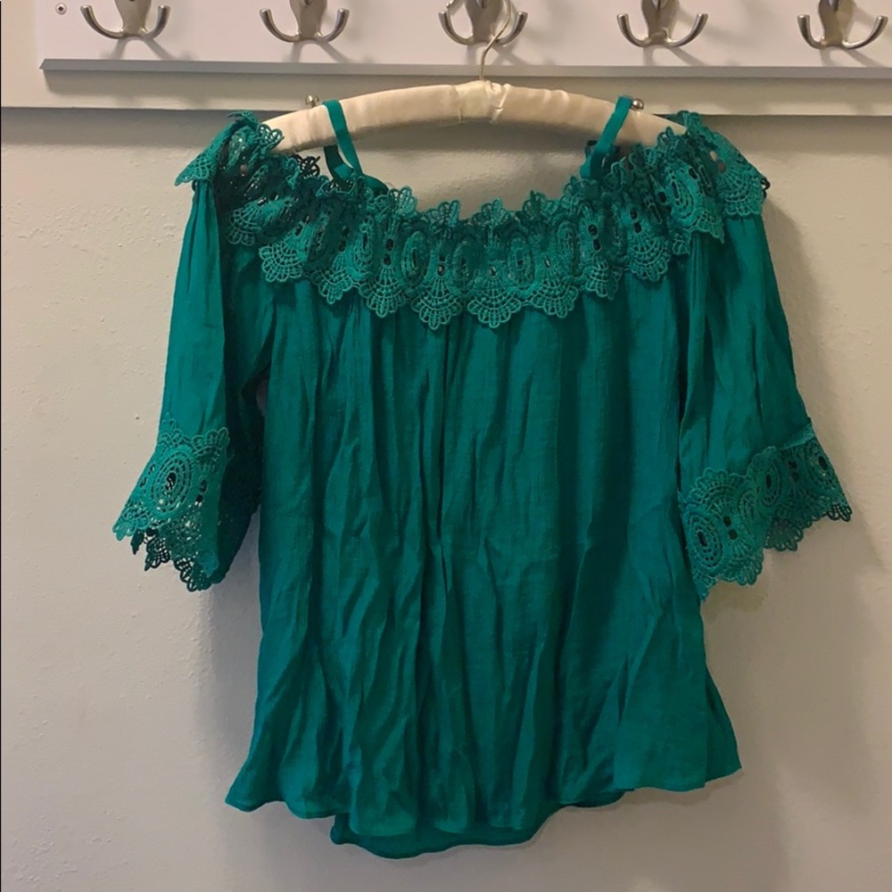 Wrinkly Cold Shoulder top